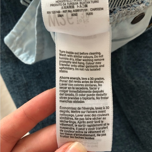 TOP SHOP MOTO medium wash cropped jeans. Size 26. - Picture 2 of 12